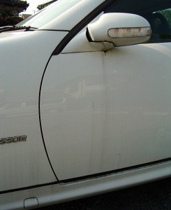 白い車の水垢