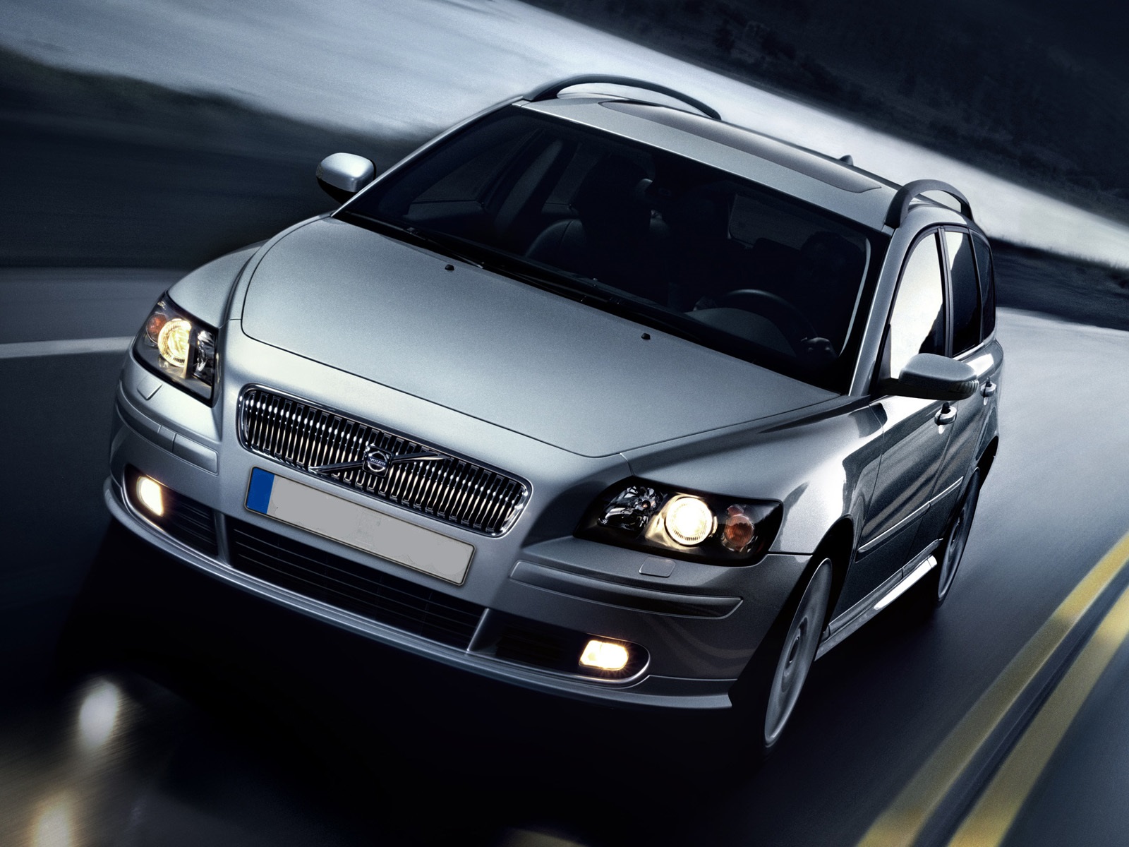 Volvo V50恐怖の日々 不安との戦い ふるーる洗車 スタッフブログ Volvo V50恐怖の日々 不安との戦い ふるーる洗車 スタッフブログ